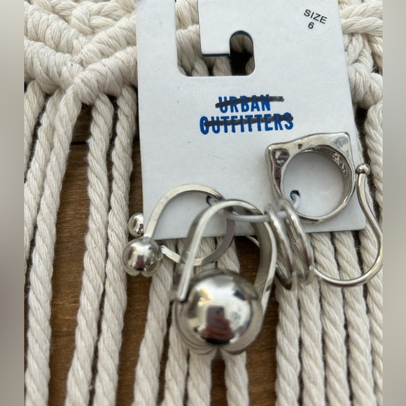 URBAN OUTFITTERS Bundle of Denim Chain-Embellished Chocker/set of 4 silver rings - Picture 7 of 11